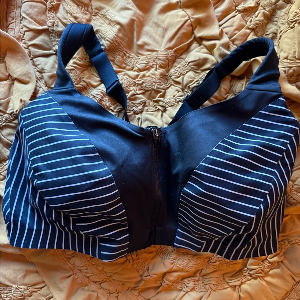 VSX Knockout Front-Close Striped Sports Bra